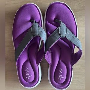 Attivo memory foam cushioned flip flops